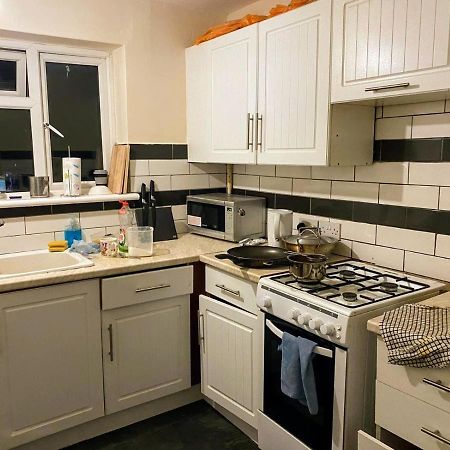 Comfortable Double Bedroom In London Hornchurch Dış mekan fotoğraf