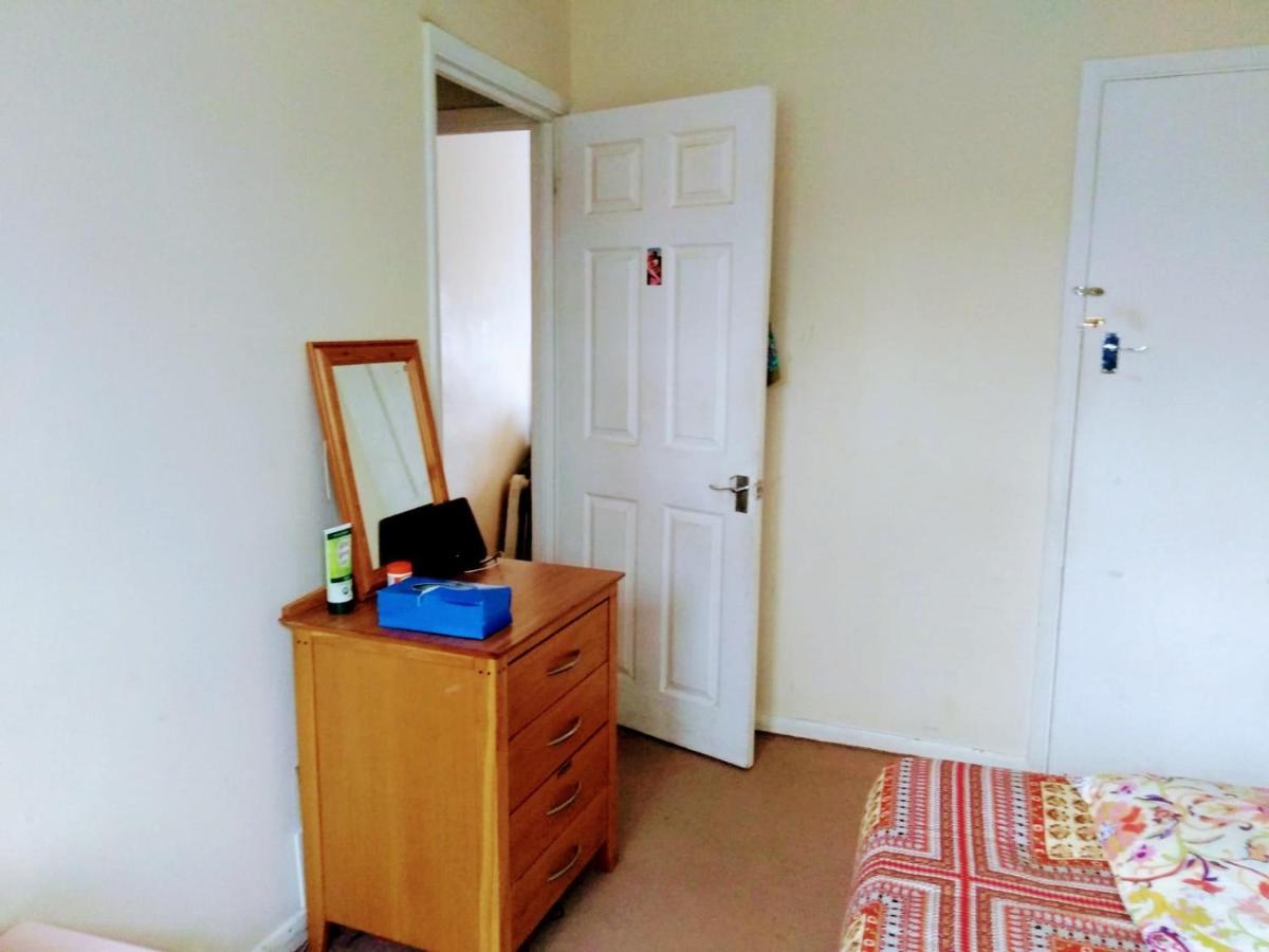 Comfortable Double Bedroom In London Hornchurch Dış mekan fotoğraf